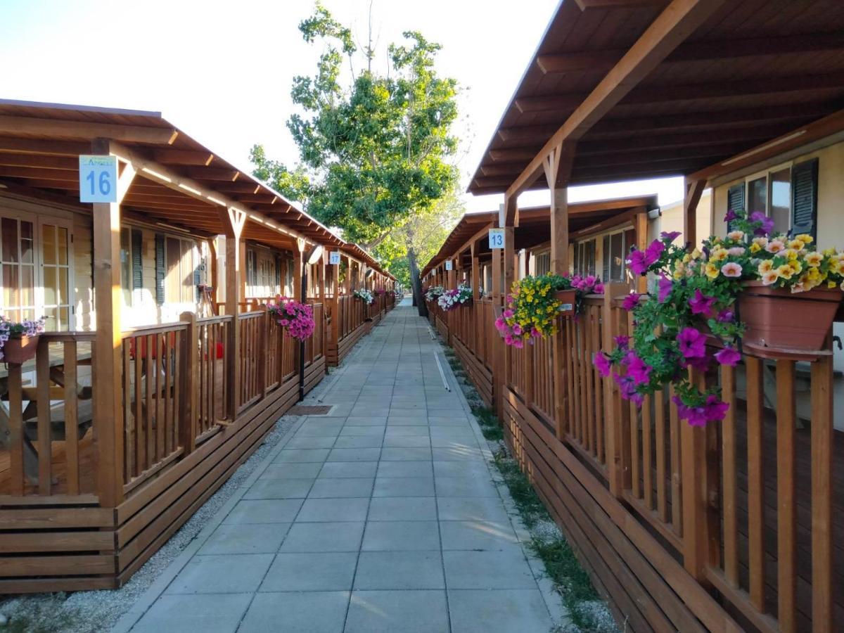 Villaggio Degli Angeli Scerne Pineto Exterior photo